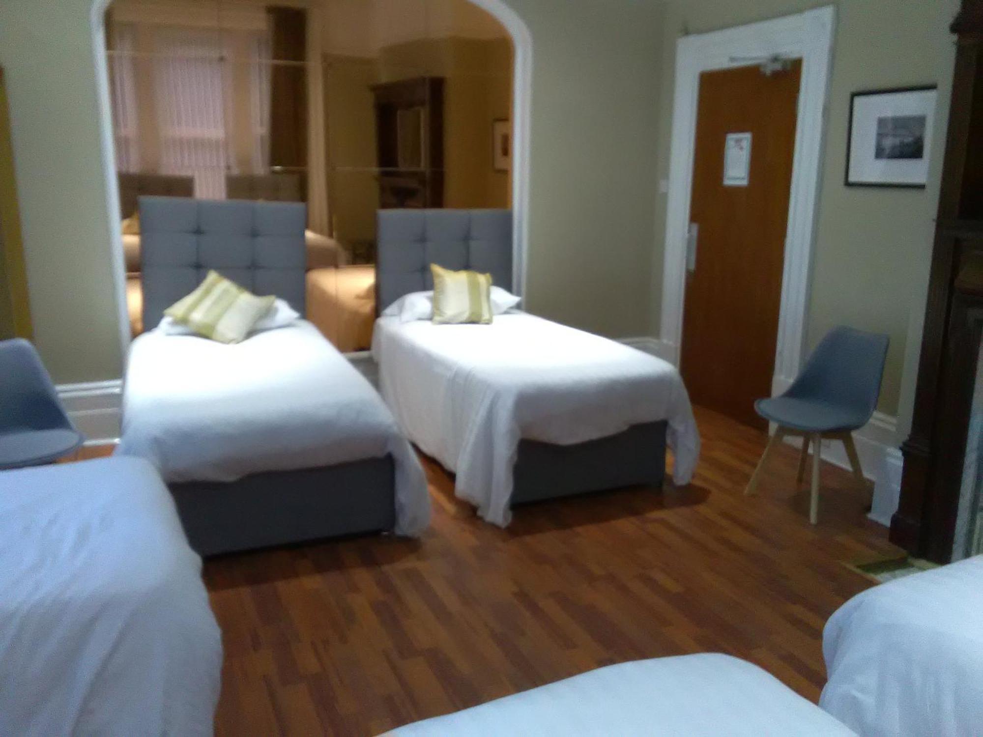 Clifton Hotel Newcastle Rum bild