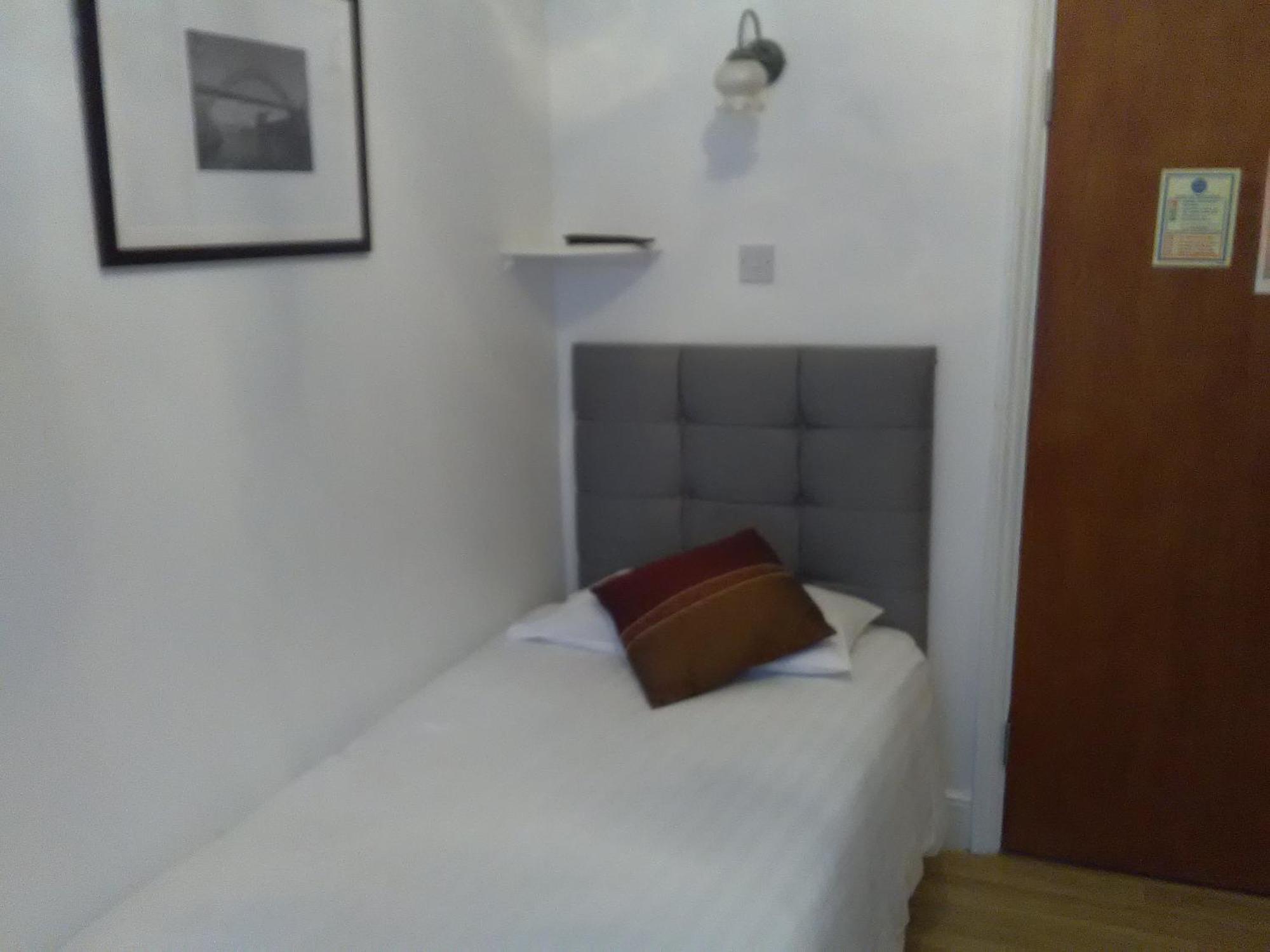 Clifton Hotel Newcastle Rum bild