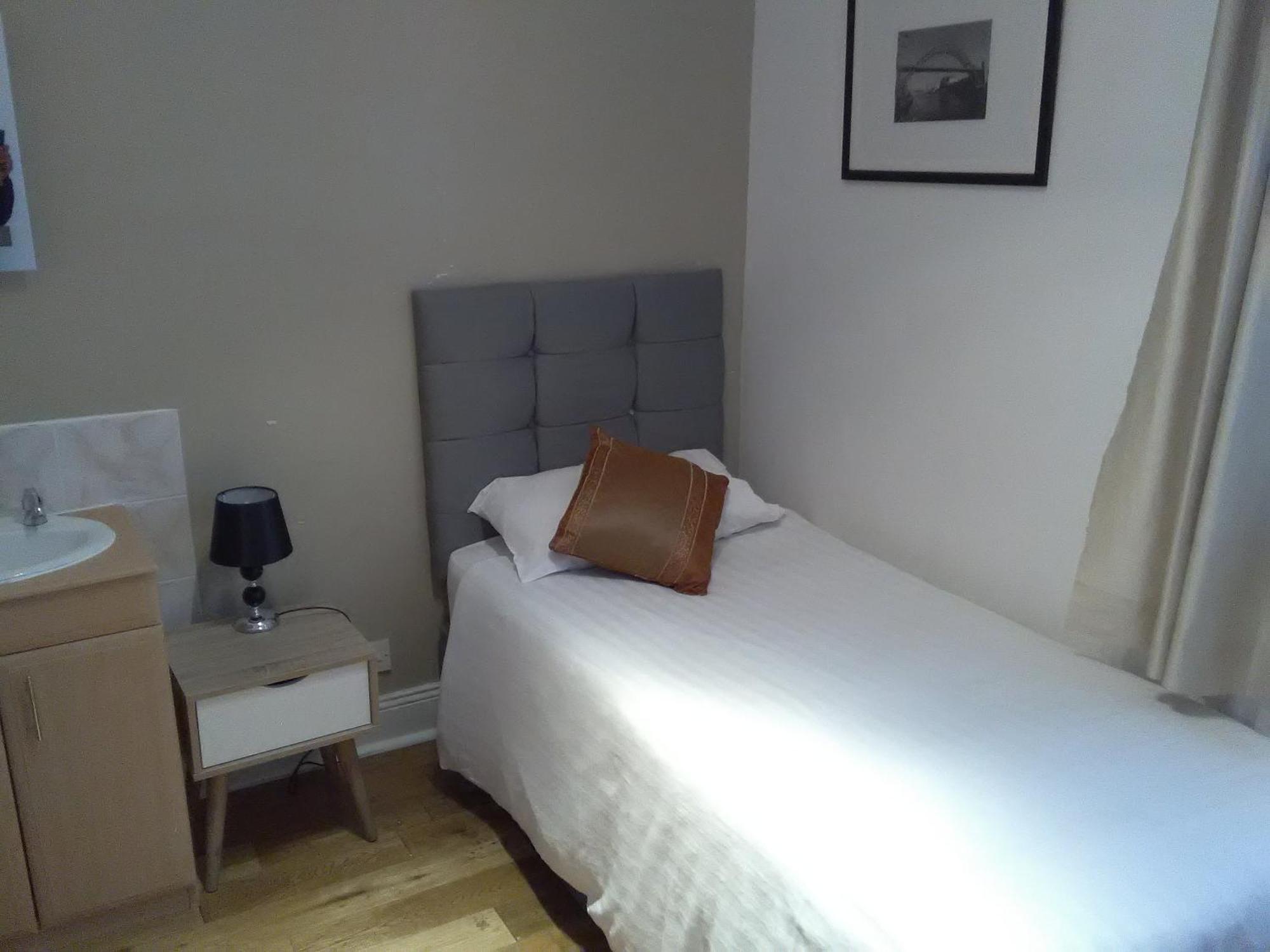 Clifton Hotel Newcastle Rum bild