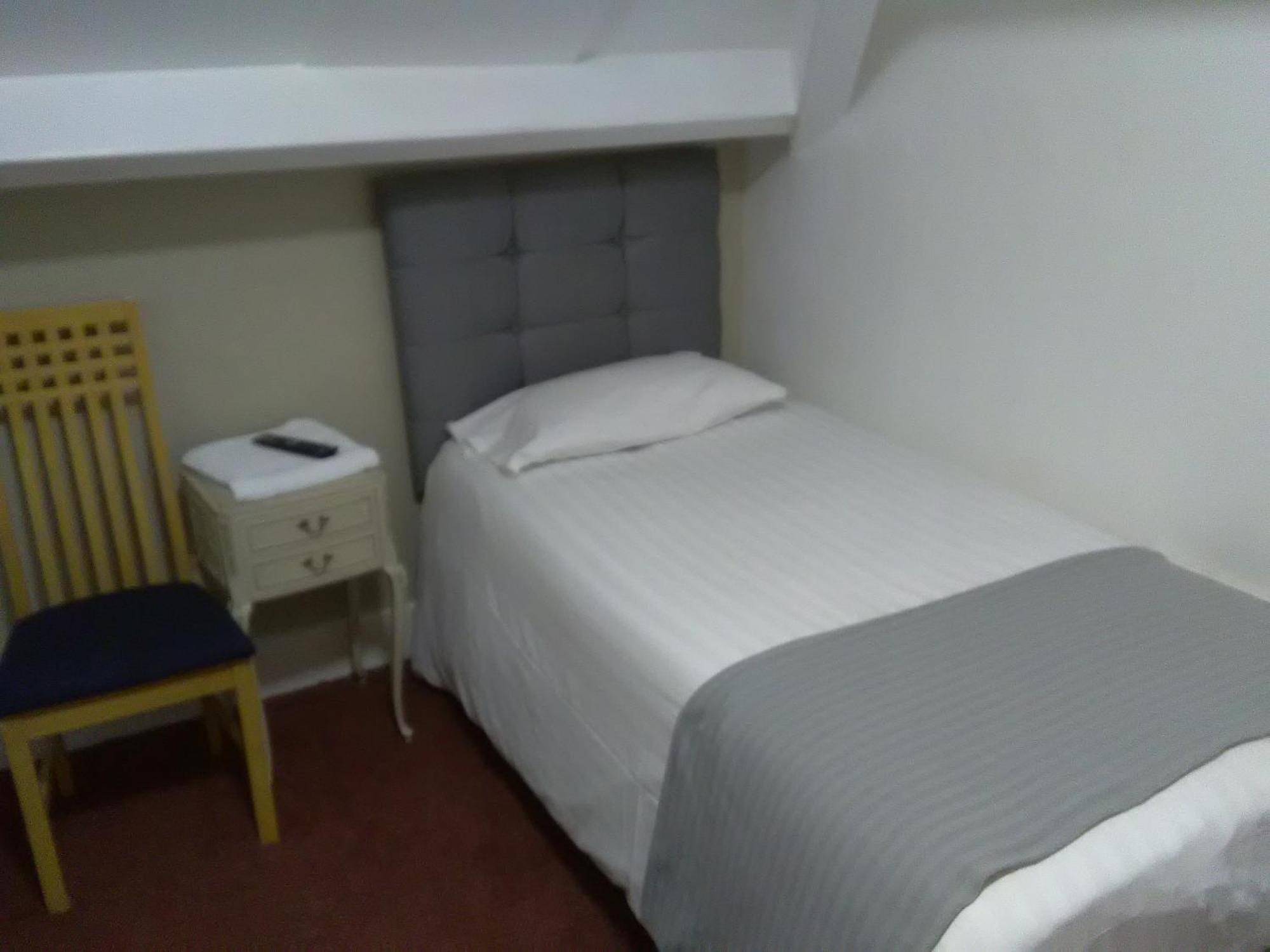 Clifton Hotel Newcastle Rum bild