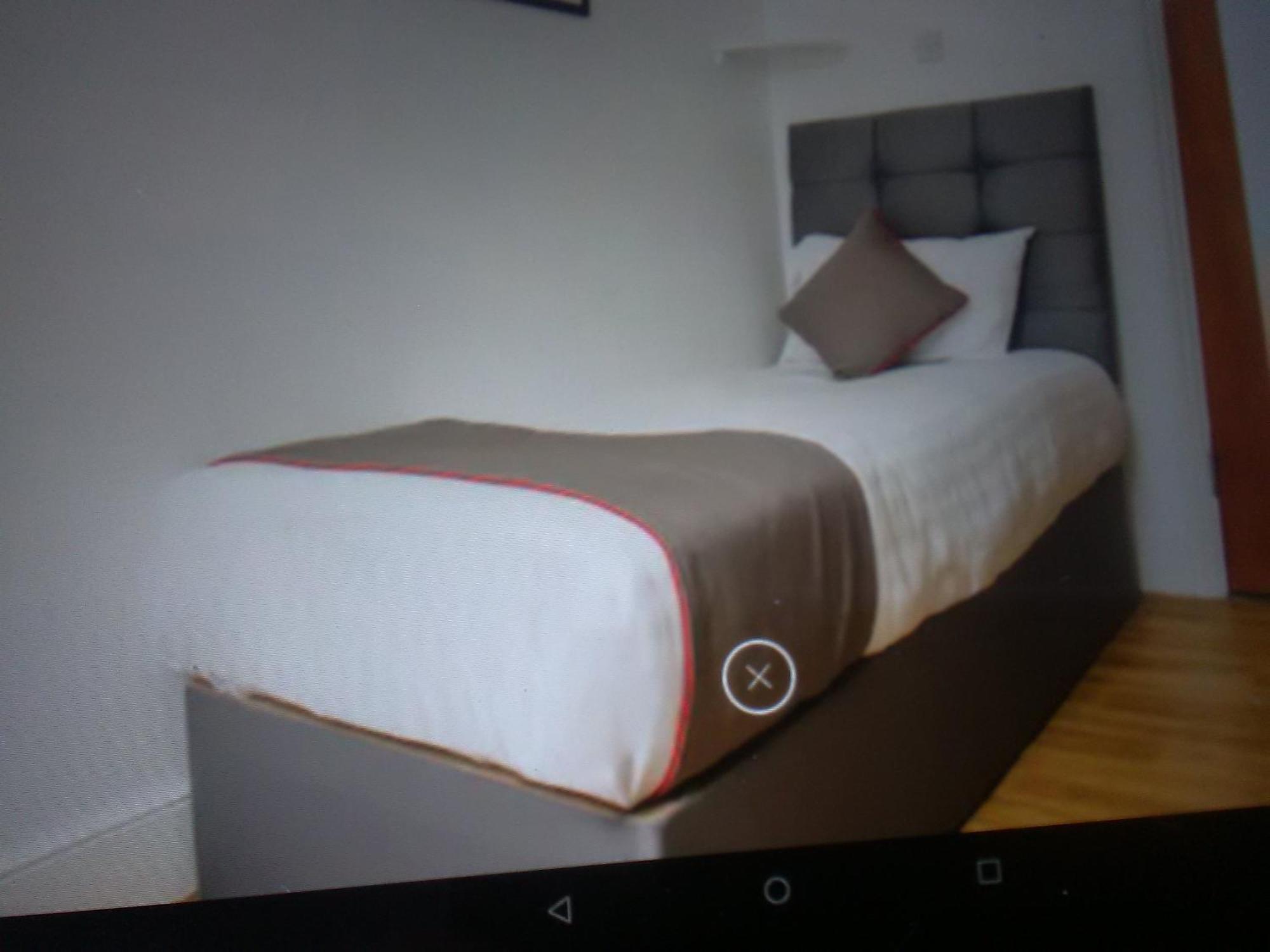 Clifton Hotel Newcastle Rum bild