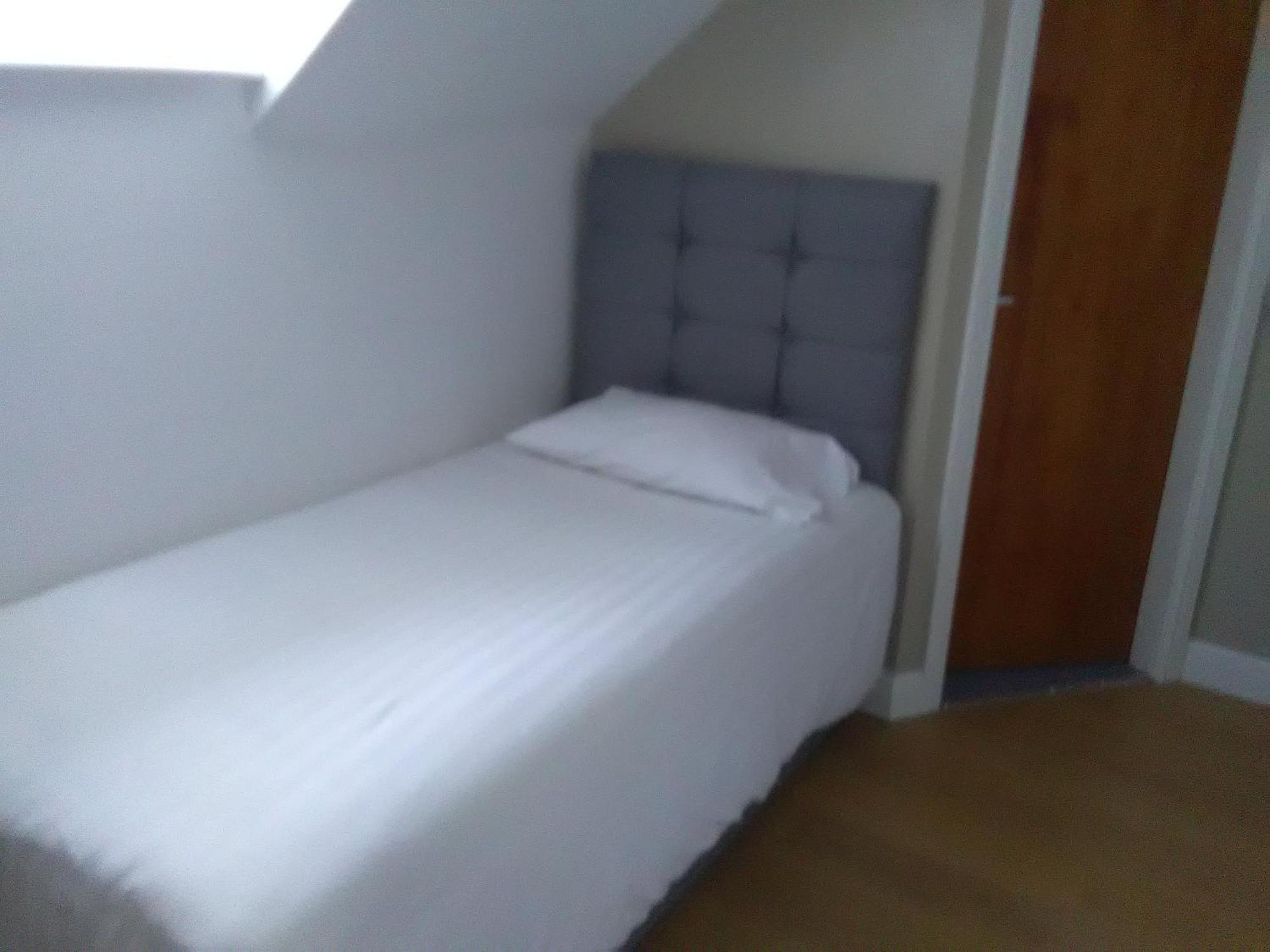 Clifton Hotel Newcastle Rum bild