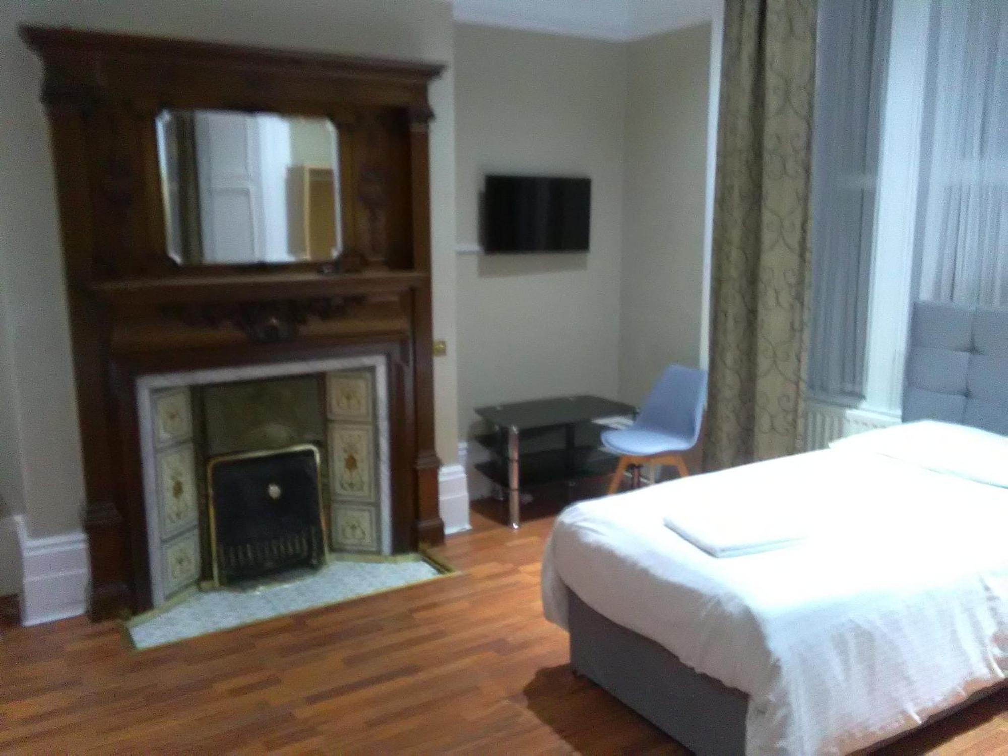 Clifton Hotel Newcastle Rum bild