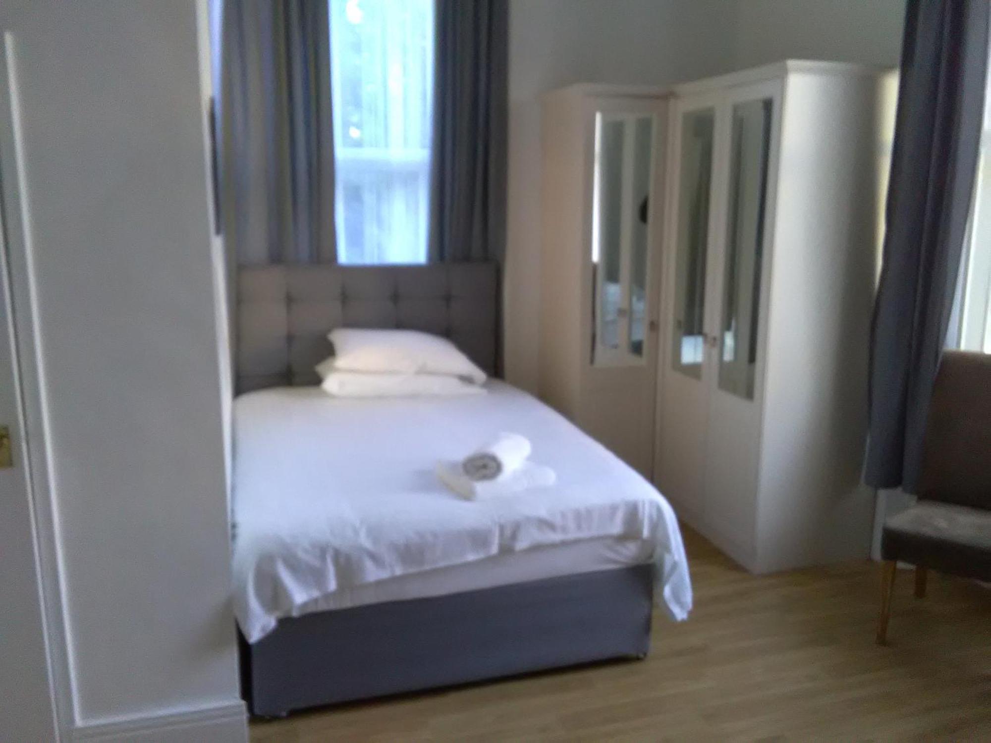 Clifton Hotel Newcastle Rum bild