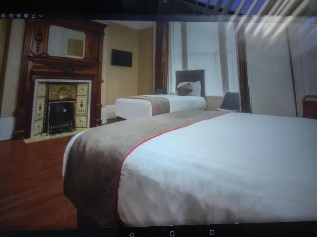 Clifton Hotel Newcastle Rum bild